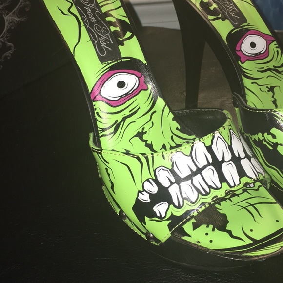 Iron Fist Shoes - 🍁 NIB Iron Fist Green Growler Platform Heels